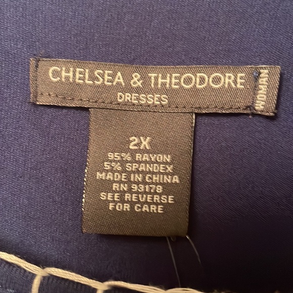 Beautiful Dress with embroidery design - Picture 4 of 5